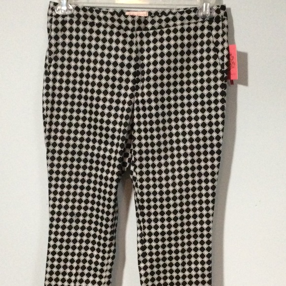 English Laundry Black Geo Capris NWT Size 6 - Picture 2 of 4